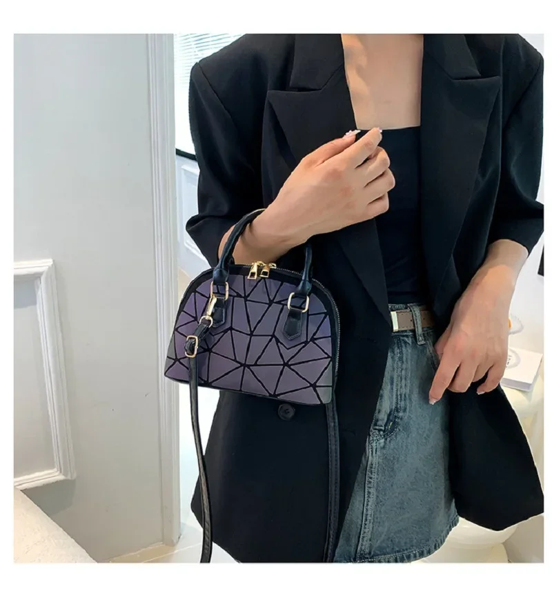 2023 New Women\'s Geometric Pattern Simple Crossbody Bag Luxury Designer Women\'s Fashion One Shoulder Shell Bag