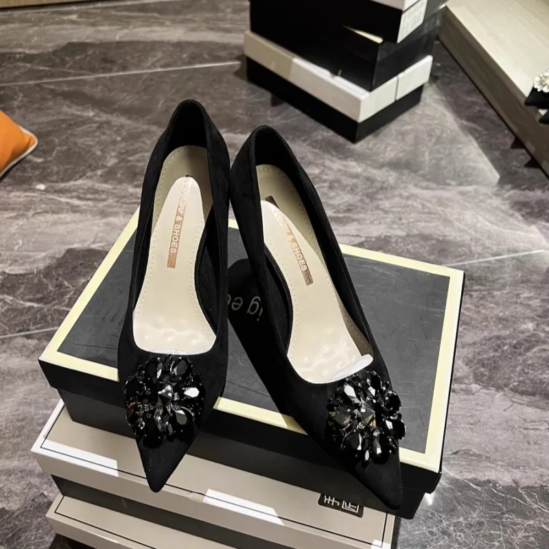 

Новые весенние остроконечные замшевые туфли на низком каблуке со стразами, тонкие банкетные туфли на высоком каблуке, женская обувь большого размера маленького размера