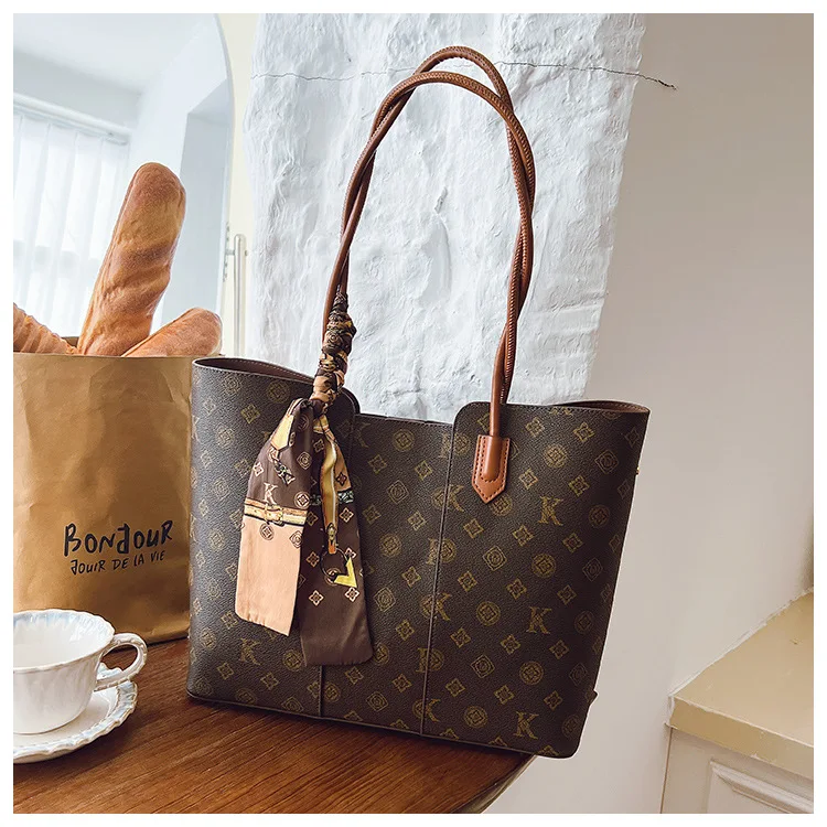 2025 Fall Winter Luxe Tote Bag, Spacious Commuter Purse for Women, Elegant Crossbody Bag, Minimalist Day-to-Night Tote, Textured