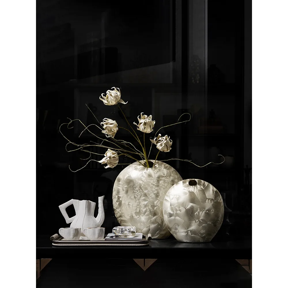 Italian light luxury high sense minimalist model room dining table living room decoration flower ware