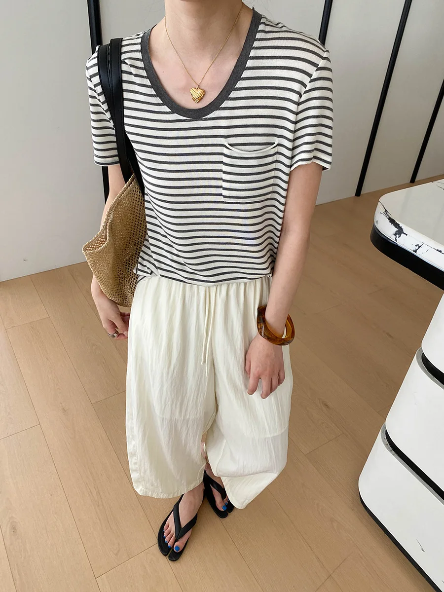 Sommerliches Damen-T-Shirt mit Rundhalsausschnitt, Tasche und lockeren kurzen Ärmeln – Detail 29