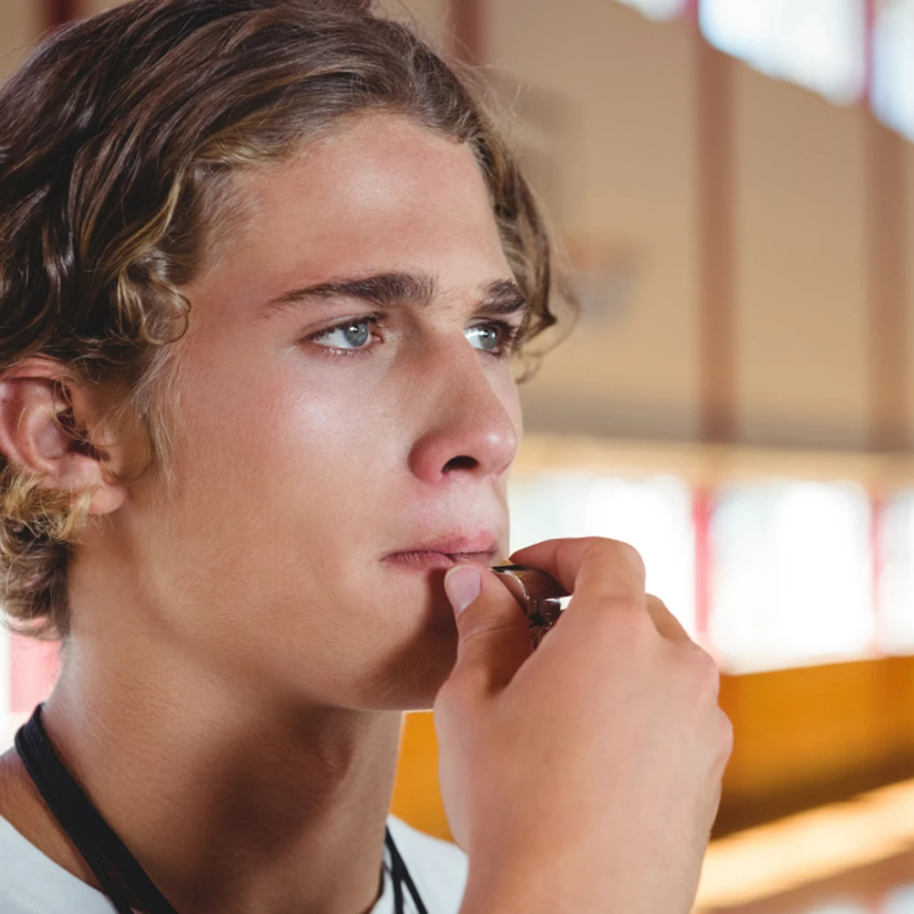 صفارات الحكم مع حبل صفارة إنقاذ المحمولة اضافية بصوت عال صافرة رياضية متعددة الأغراض للمدربين الحكم حراس الحياة