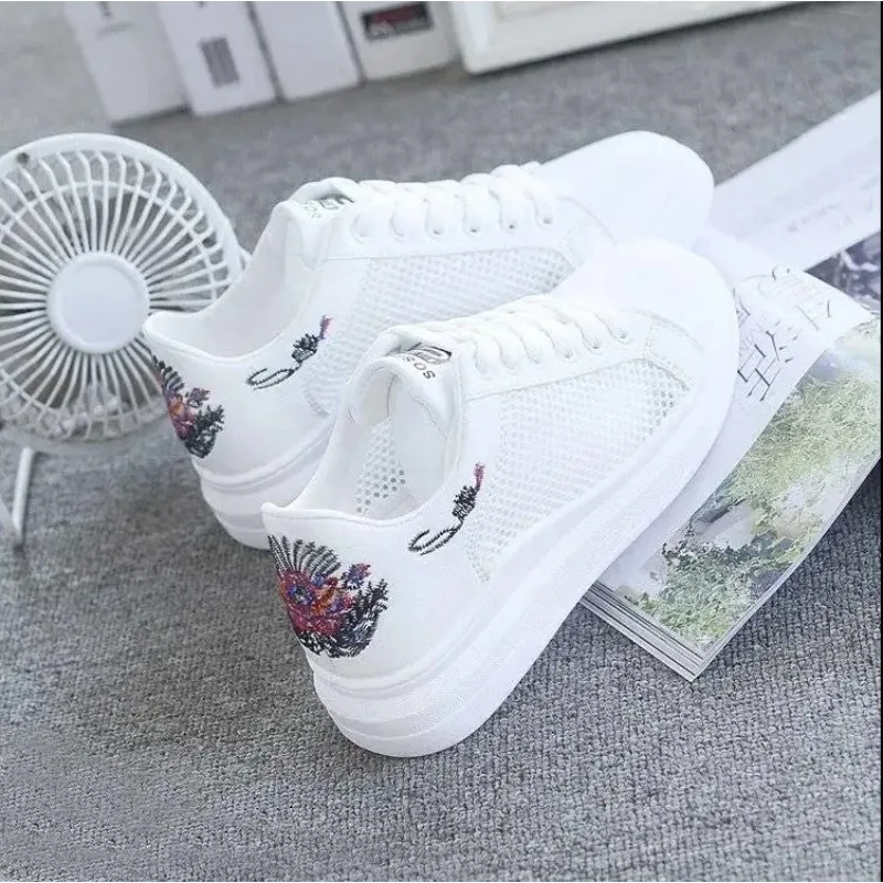 Fashion Summer Casual White Shoes Cutouts Lace Canvas Hollow Out Breathable Comfort Shoes Women\'s Embroidered Sports Shoes