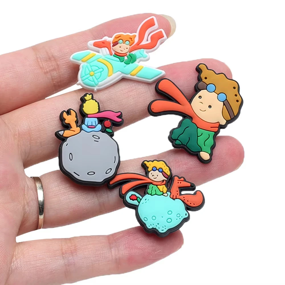 混合ル・プチ王子の航空宇宙靴チャームコレクション装​​飾 PVC 装飾取り外し可能な防水子供のためのパーティーギフト