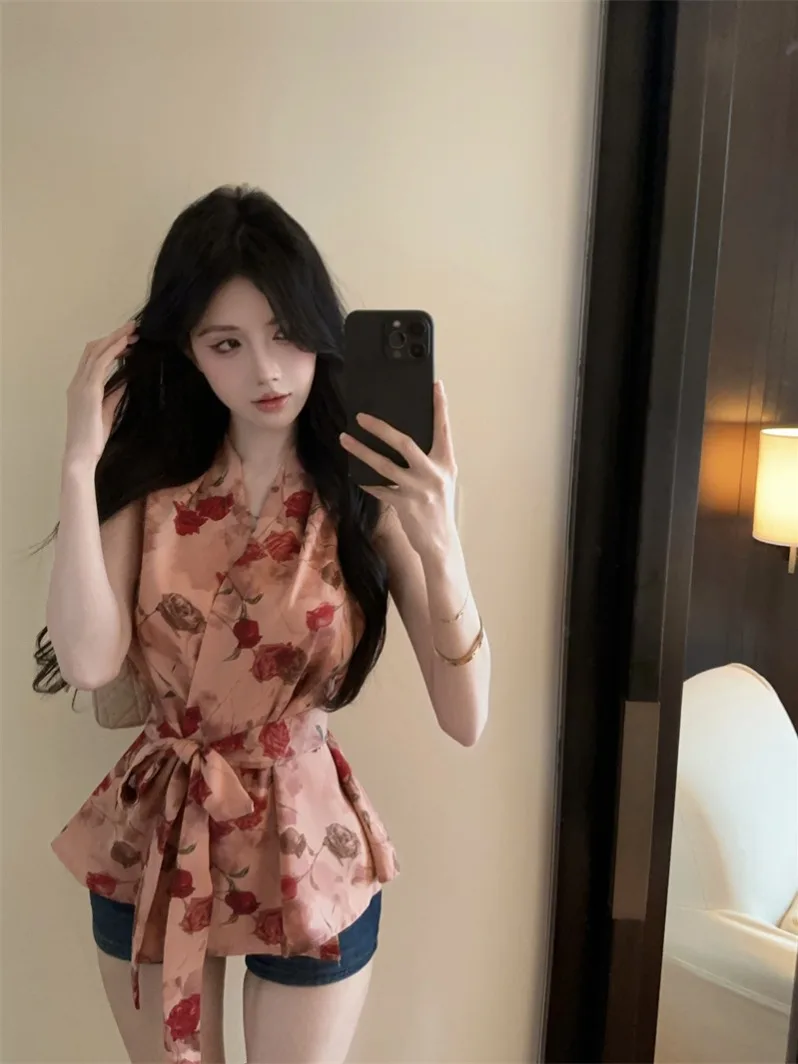 

Retro Korean Style V-Neck Sleeveless Chiffon Shirt Women's Summer Design Sense Belted Waist Slimming Sexy Top Print