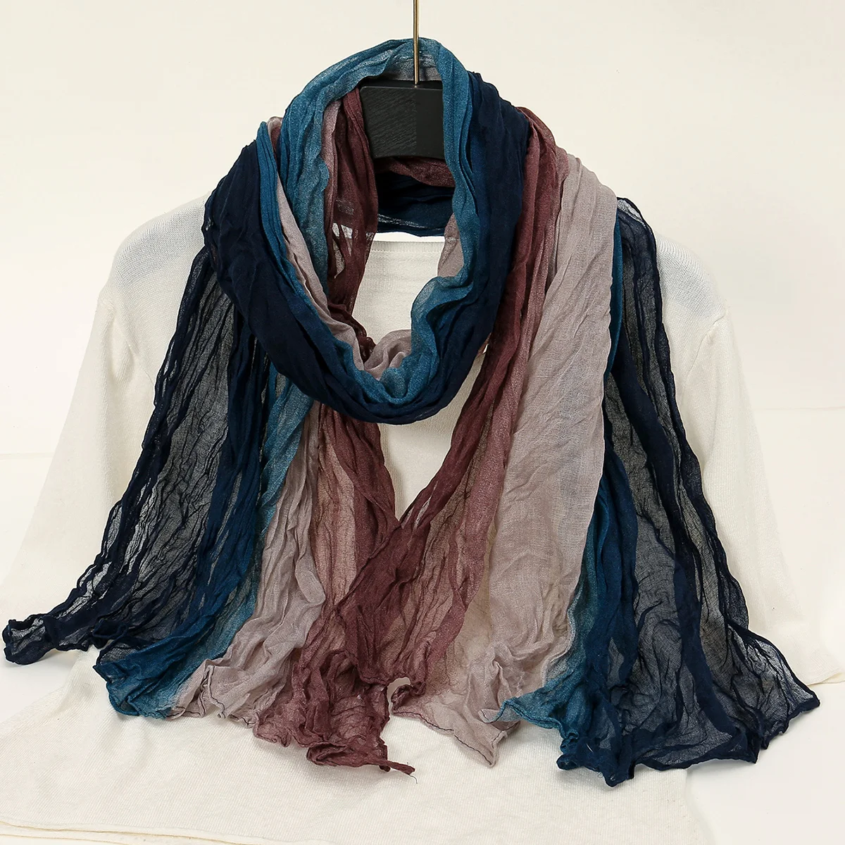 Moslim Gradiënt Crinkle Hijab Vrouwen Geplooide Sjaal Lange Sjaal Mode Kleurrijke Splicin Tulband Dunne Ademen Polyester Hoofdband Wrap