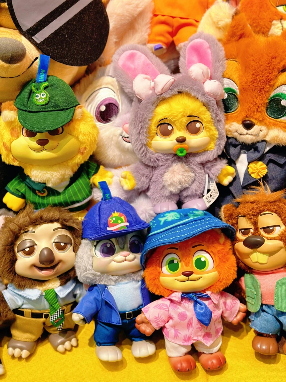 

MINISO Zootopia 2 Daily Life Vinyl Plush Toy Blind Box Nick Judy Nibbles Clawhauser Flash Stuffed Doll Pendant Keychain Gifts