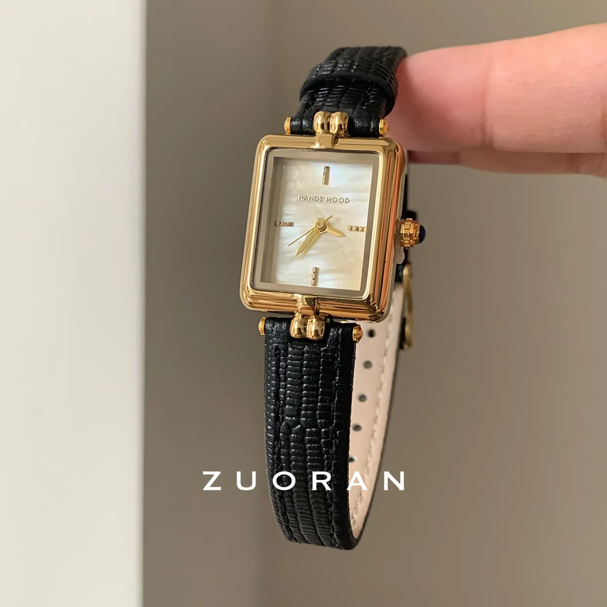 

Exquisite women's wristwatch, stylish quartz watch, rectangular dial, fashionable and versatile, high-end women's watch.