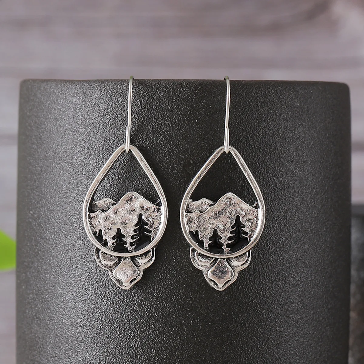 DIY accessories Cross-border explosion retro zinc alloy old earrings forest high-end earrings nostalgic style silver mountain pi