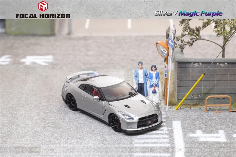 Focal Horizon FH 1:64 Skyline GT-R R35 Magic Purple/Silver Diecast Model Car