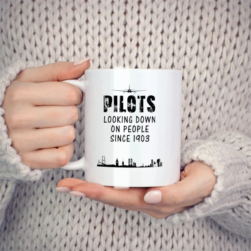 

Кружки для пилотов самолетов для пилотов, выглядящих людей с 1903 года. Подарки на день рождения Boss. Новинка, кофе, керамические чайные чашки, белые, 11 унций.