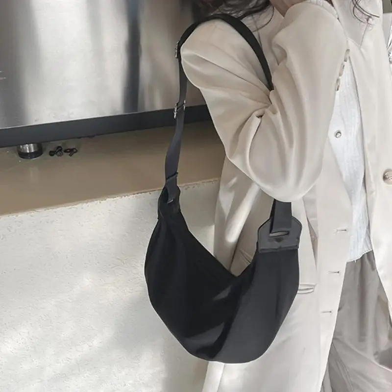 

Trendy and Practical Nylon Shoulder Bag for Women's Daily Commute 20CA
