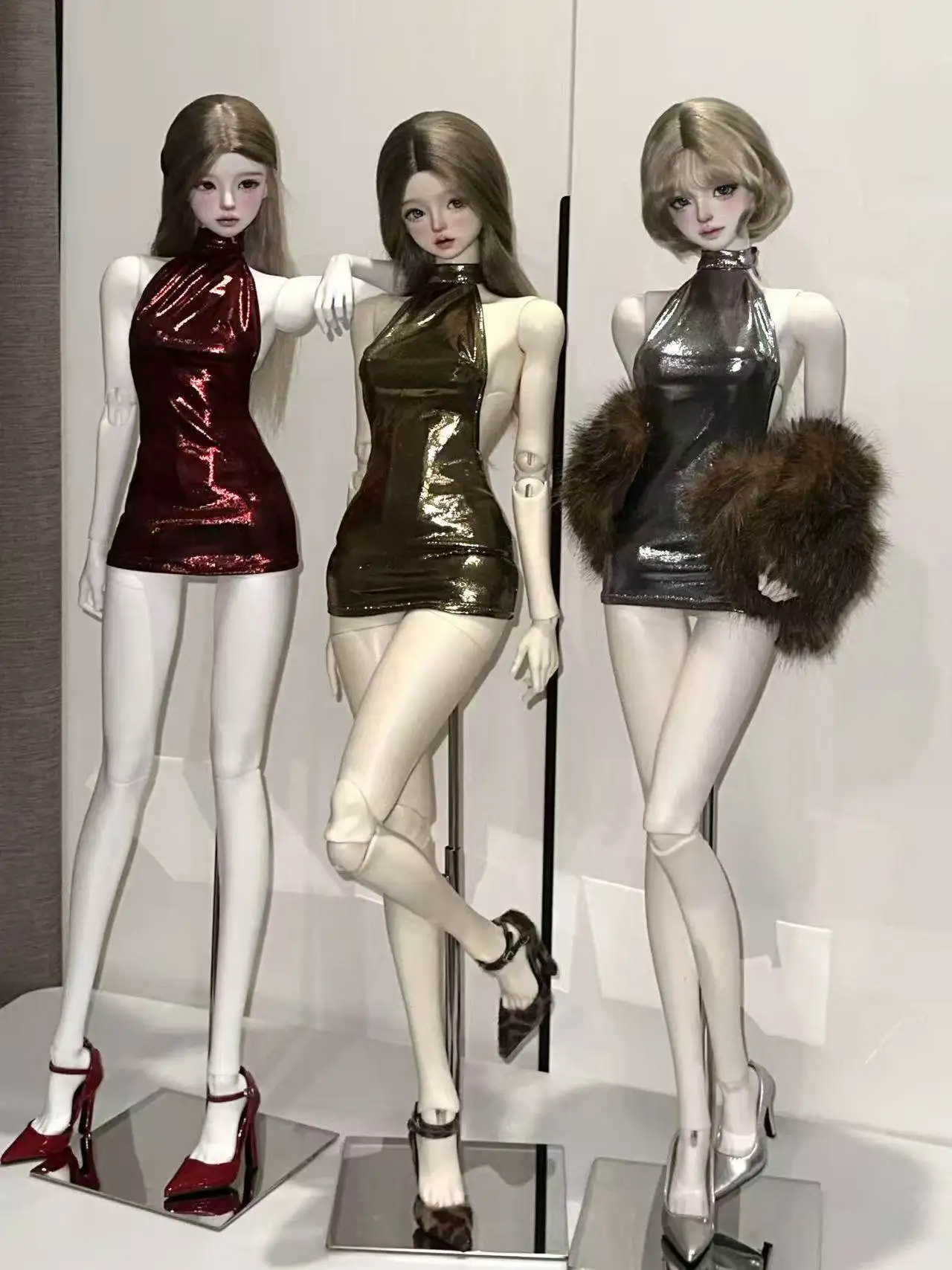 

Spot Inventory Shiny Glossy Doll Outfit Halter Neck Backless Dress Faux Fur Coat Red Golden Girls BJD Clothing Doll Accessories