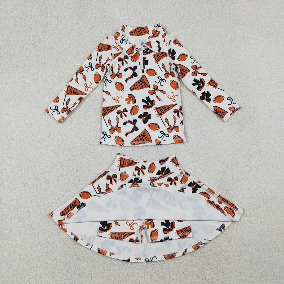 ملابس علوية للفتيات الصغيرات باللون البرتقالي والأسود مع تنورة لليوجا وسروال سفلي لفريق كرة القدم للأطفال والبنات