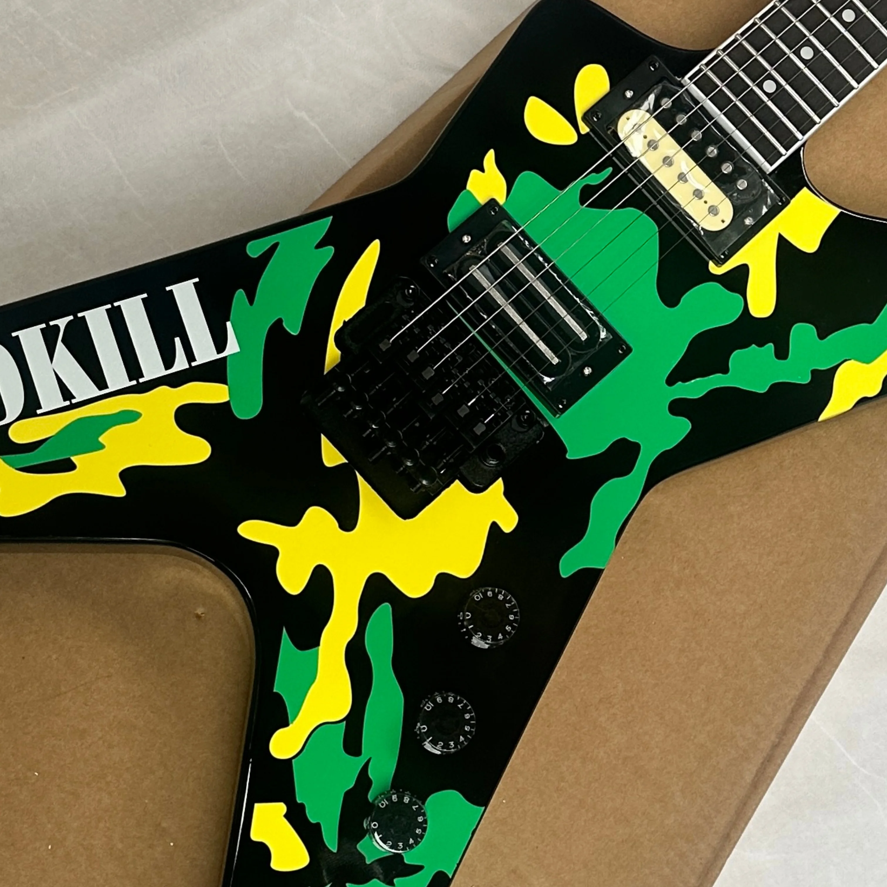 Classic 6-string camouflage electric guitar, tremolo system and rosewood fingerboard guitars, uniquely painted electric guitarra