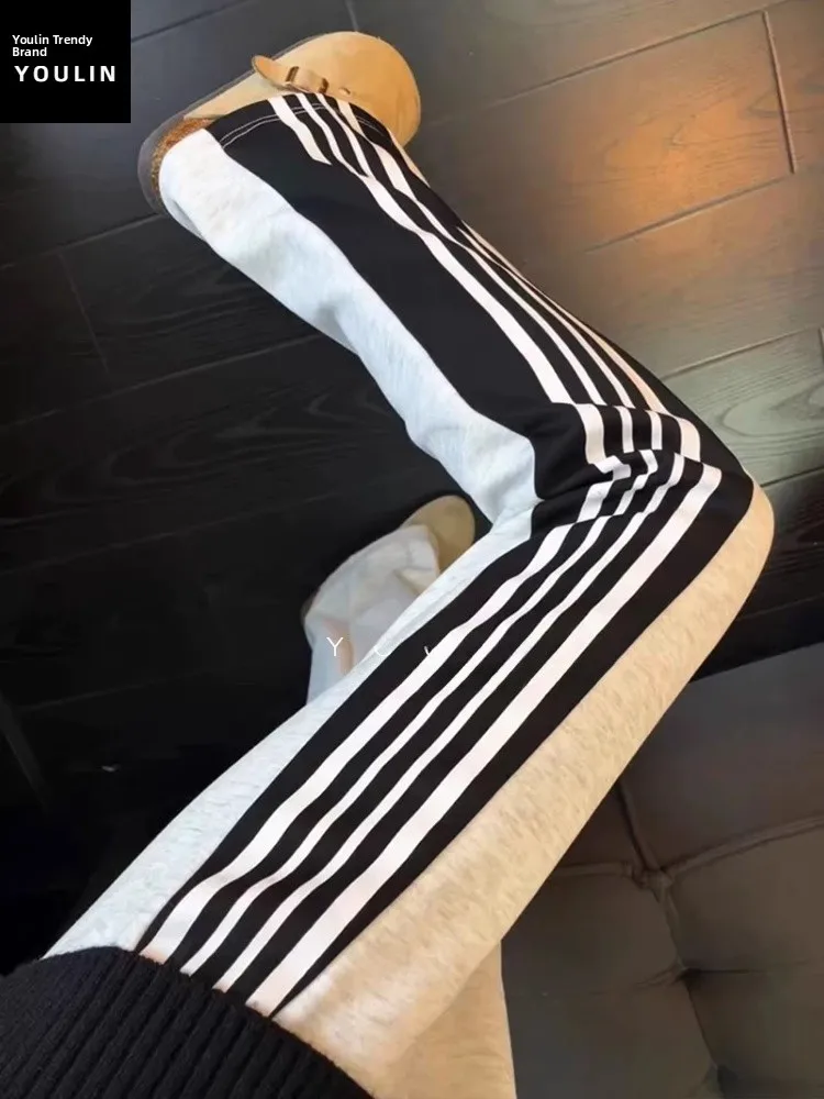 

Зимние повседневные спортивные брюки прямого кроя на флисовой подкладке, мужские серые и белые спортивные штаны с цветочным принтом и тремя полосками, молодежный модный бренд