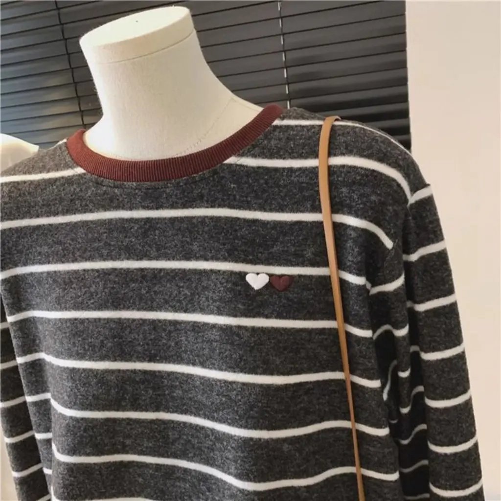 เสื้อถักลายทางคอกลมสำหรับผู้หญิงไซส์ใหญ่ สไตล์เกาหลี รุ่น MM200 จิน สำหรับฤดูใบไม้ร่วงและฤดูหนาว สไตล์ต่างประเทศ เสื้อตัวใน