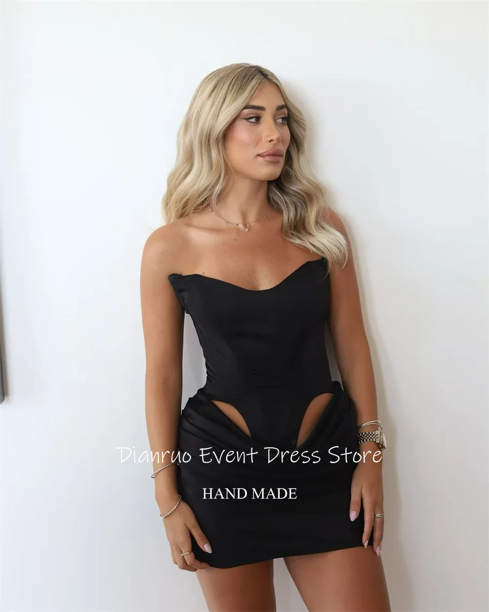 Dianruo モダンサテンプリーツウエディングドレスブラックミニ丈ホームカミングドレス恋人ボディコンカットアウトパーティードレスカスタマイズ
