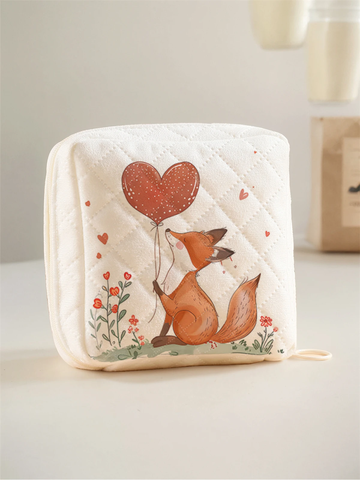 1 Portable Sanitary Napkin Storage Bag, Made of Seaweed Turtle Pattern and Diamond Mesh Material, Lightweight Women's Tissue Bag