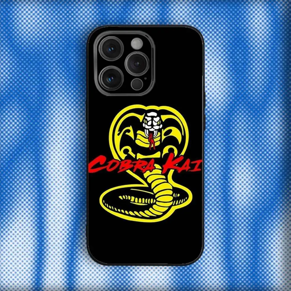 C-Cobras K-Kai Snakes Capa de telefone para iPhone 16,se4,15,14,13,12,11,Pro,X,XS,Max,XR,Plus,Mini Capa preta macia