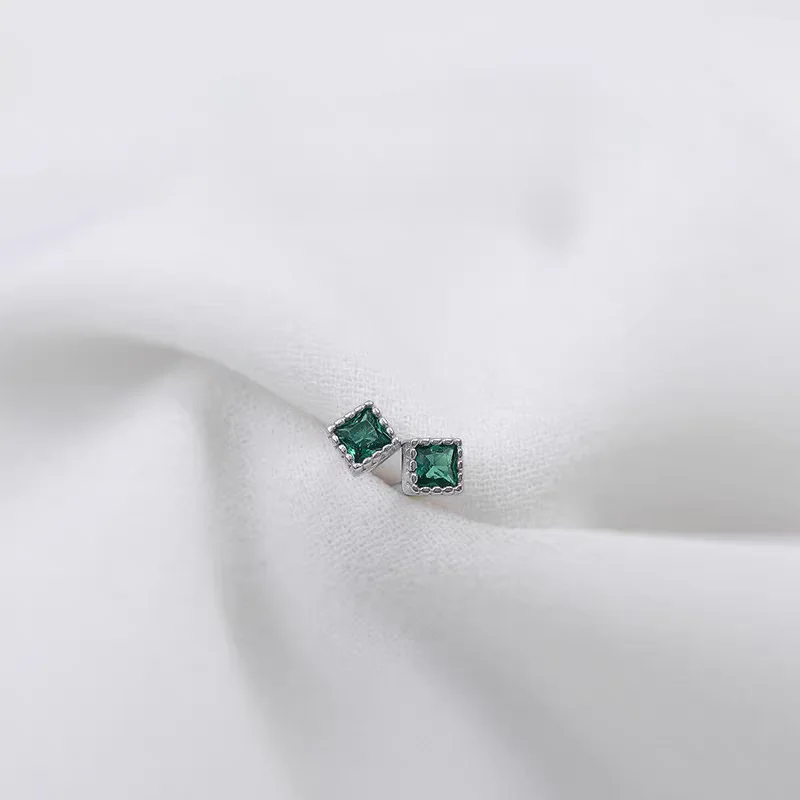 Green Stud Earrings for Women Fashionable New Style Simple Exquisite Unique Charming Small Adorable Versatile for All Occasions