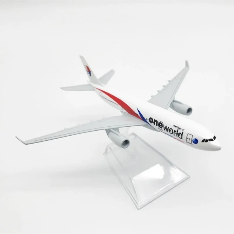 المواد المعدنية لعبة الطائرات 16 سنتيمتر سبيكة نموذج طائرة A330 ماليزيا الخطوط الجوية نموذج طائرة طائرة تذكارية لعبة الطائرة #4