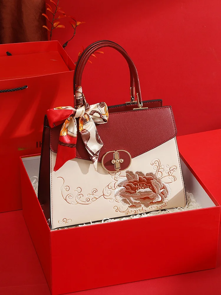 

New Chinese Sle Embroidered Red Wedding Bag oulder Handbag for Mom Birthday Gift Soft PU Leather Vertical Square ape