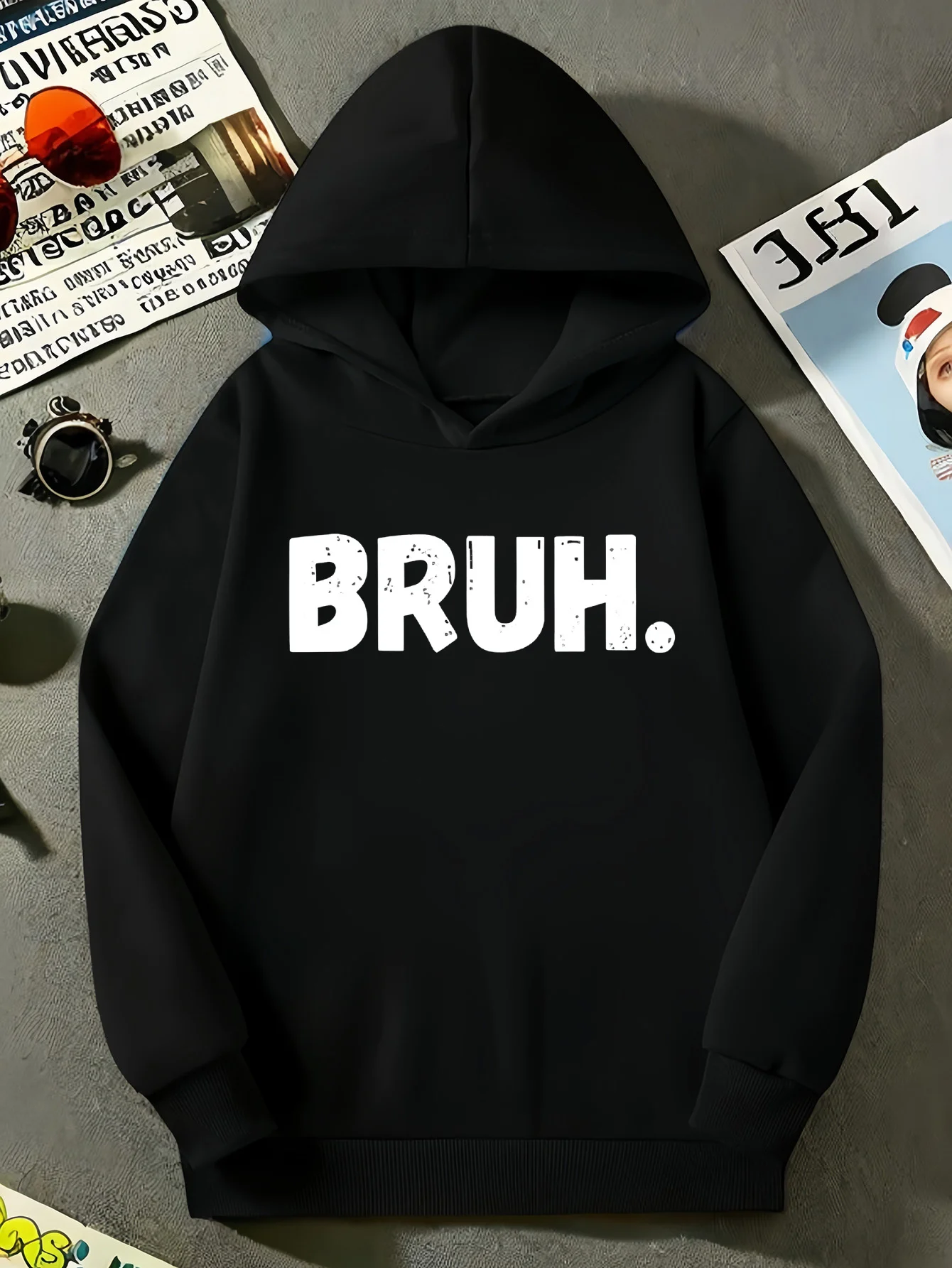 

Детская черная толстовка с надписью «BRUH». Выкройка — повседневная толстовка с капюшоном, длинный рукав, обычный стиль, коллекция осень/зима