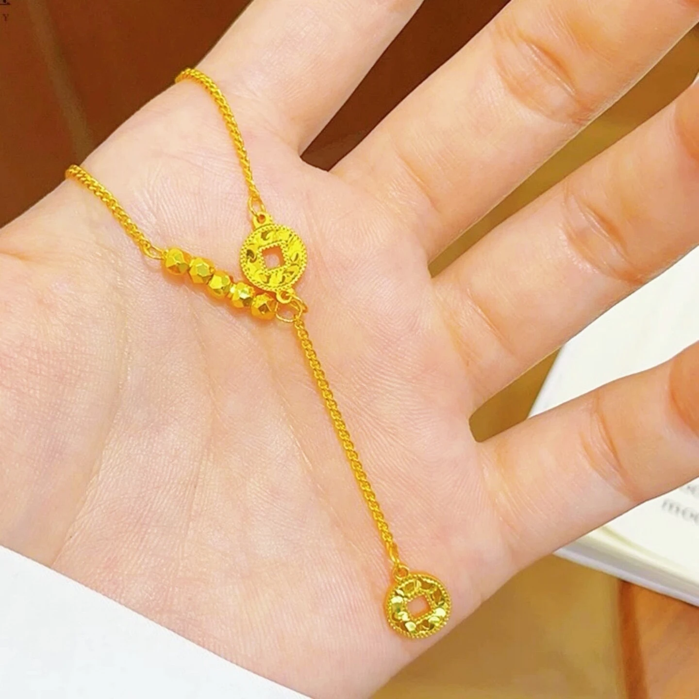 

Icy & Shiny Crushed Ice Tassel Necklace Clavicle Chain For Women 24K Gold AU999 | Flowing crushed ice light, vivid tassel
