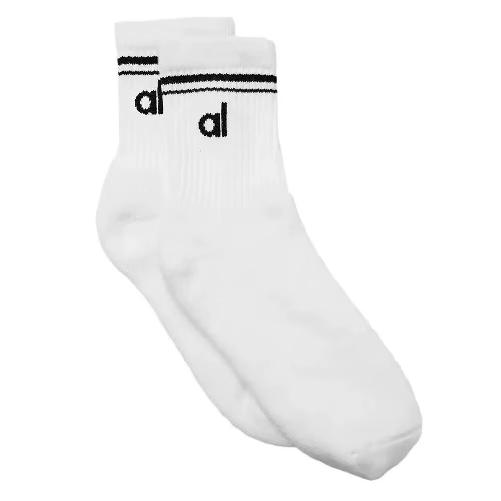 جوارب يوجا متماسكة للنساء للفصول الأربعة من القطن بتصميم كلاسيكي مريح ملون متوسط الطول رياضي للياقة البدنية جوارب طويلة لليوجا والبيلاتس