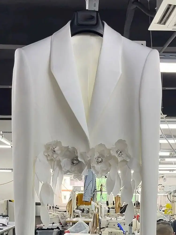 

Chaqueta elegante con borlas y flores para primavera y отоние, кадриган de cintura alta con flecos y beads, color blanco, 2024