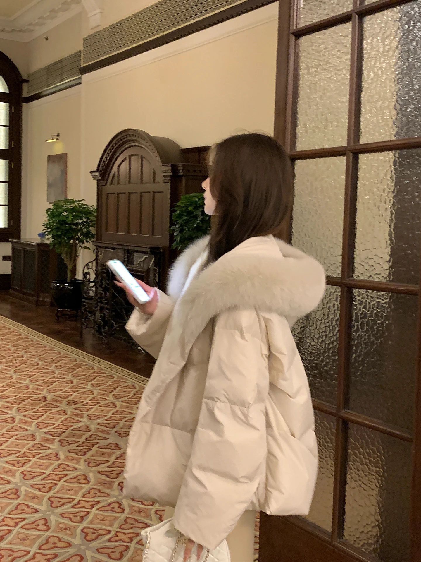 

Snow Day Phoeil New Fur Collar Traceable 90 White Goose down Loose Mid-Length Hooded down Jaet Women Winter Faion