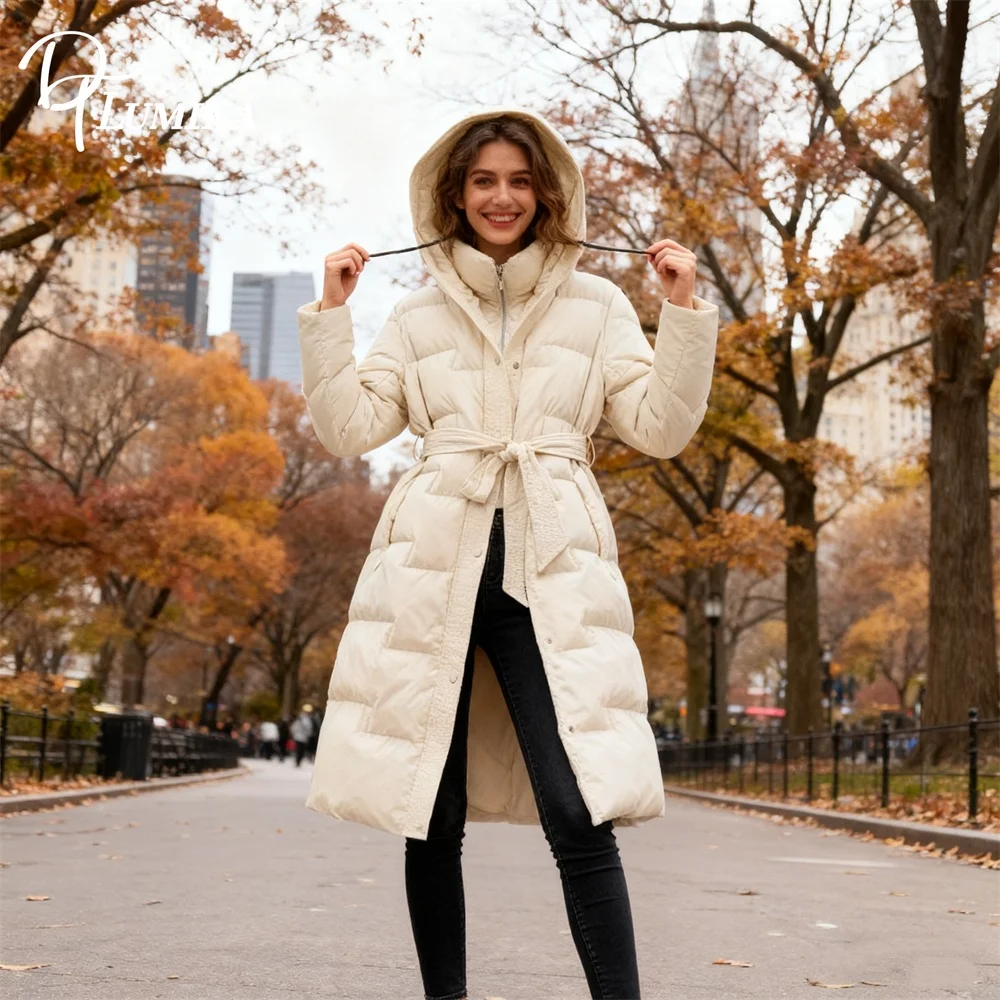 سترة طويلة DTLumika 2025 للنساء، سترة دافئة سميكة فوق الركبة، سترة بحزام تنحيف صلبة عصرية جديدة