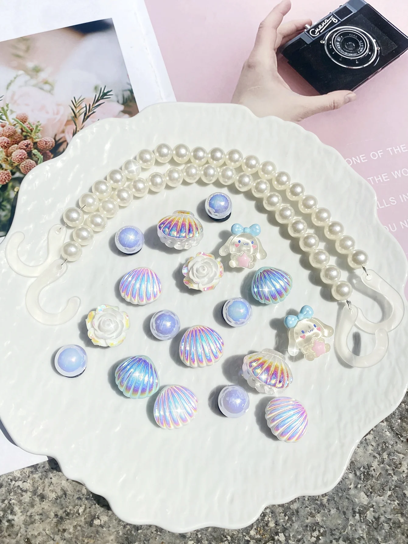 20 piezas de cadena de perlas ABS, perro de jade de dibujos animados, concha blanca, rosa, concha azul, hebilla de zapato de perla ANS, decoraciones DIY, sanda para mujer