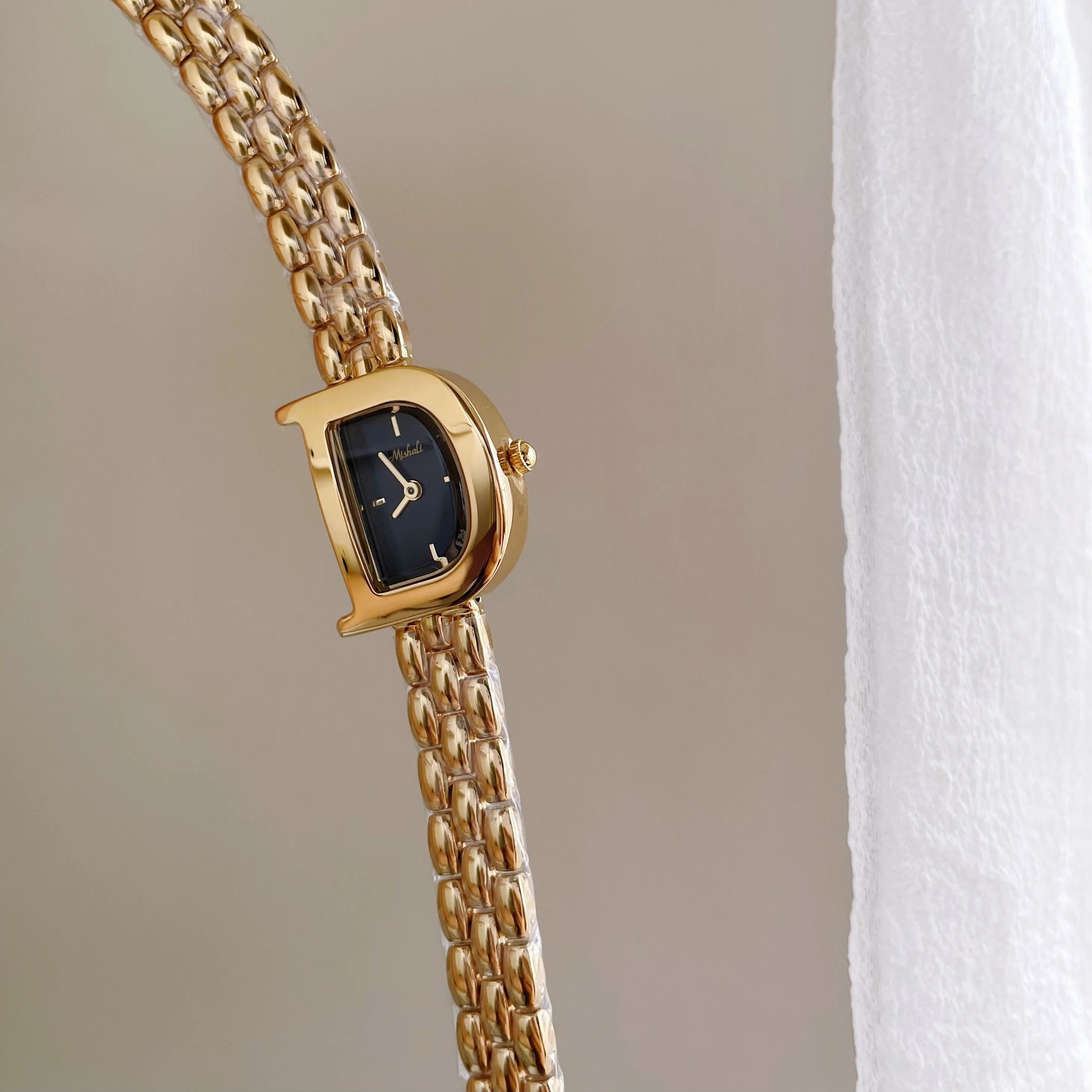 

New Gold Women'S Watch With Steel Strap, Elegant Quartz Watch, 2026 New Style, High-End Selection, A Perfect Gift For Ladies.