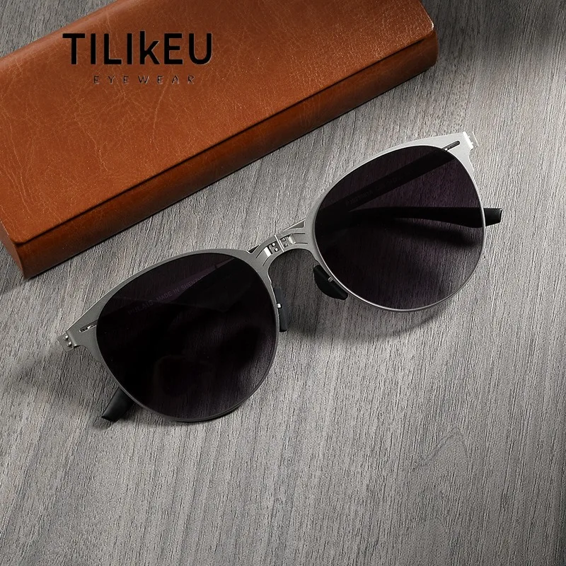 

Солнцезащитные очки для путешествий на открытом воздухе, складные солнцезащитные очки UV400, мужские портативные овальные складные очки из нержавеющей стали, оправа для пляжной вечеринки