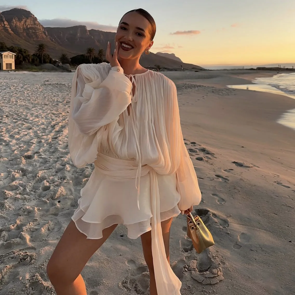 فستان نسائي صيفي فاخر بأكمام شفافة مطوي صغير عالي الشارع مريح لقضاء العطلات على الشاطئ للخروج