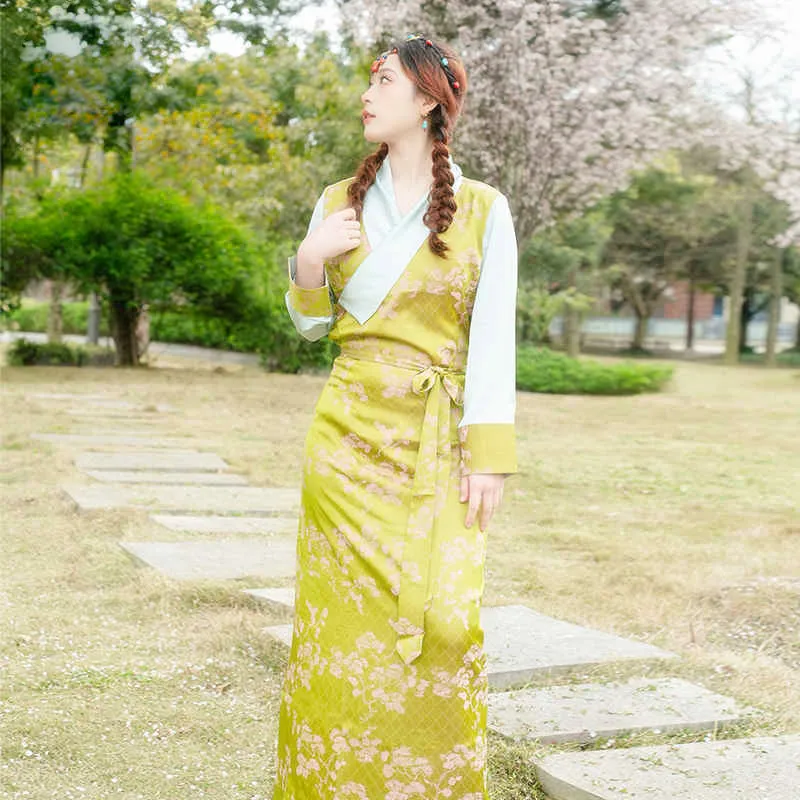 

Lady Summer Thin Robe Attire Tibetan Ethnic Bola Dress for Women Himalayan Tibet Nepal Bhutan Travel Photography Clothing TP072