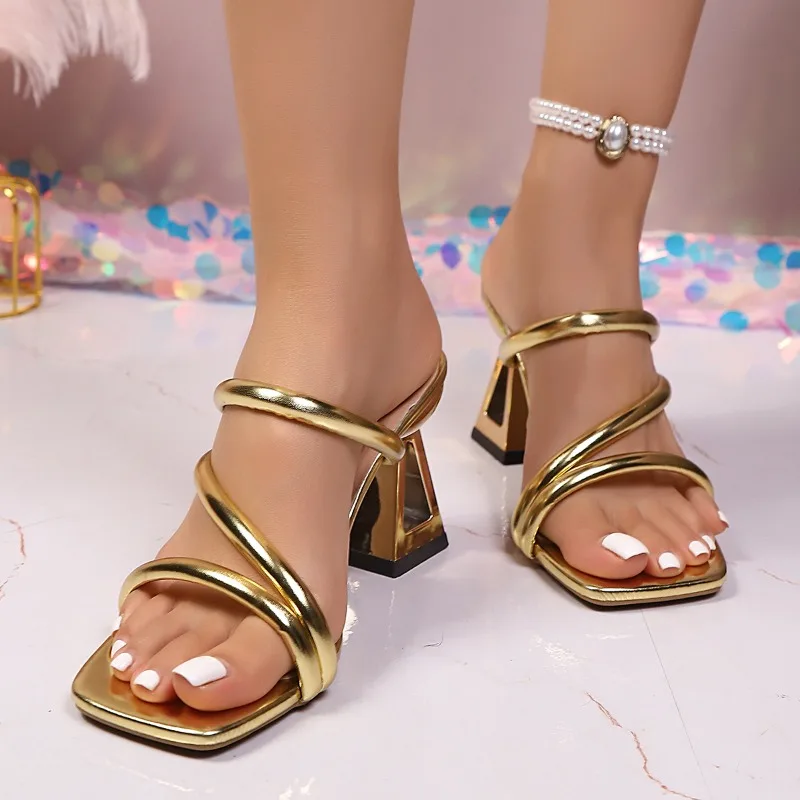 2026 Neue Hochwertige Eckige Sandalen Modische Markendesigner Damen-Pantoletten Sommer Elegante Party-Kleider High Heels Übergrößen