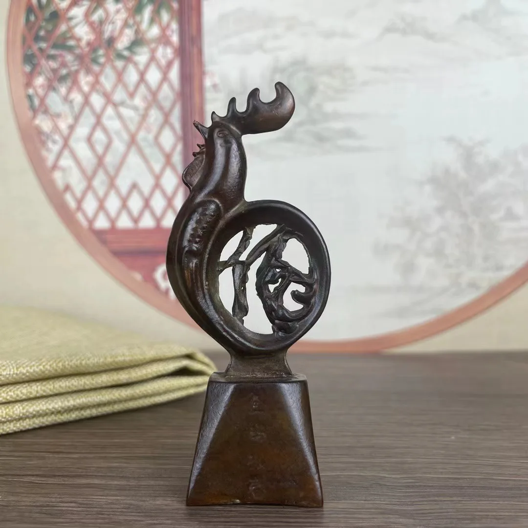 

Retro golden rooster dawn, lucky character rooster, twelve zodiac home ornaments announce the dawn, decorative brass
