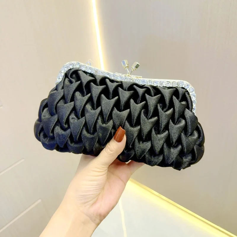 Chic Design Rhinestoneผ้าไหมซาตินพื้นผิวกระเป๋าถือคลัทช์กระเป๋าแฟชั่นจีบCloudรูปผู้หญิงไหล่Crossbodyกระเป๋า