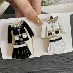 Retro clothes skirt suit corsage brooch coat collar pin pin black and white drip oil rhinestone brooch jewelry accessories