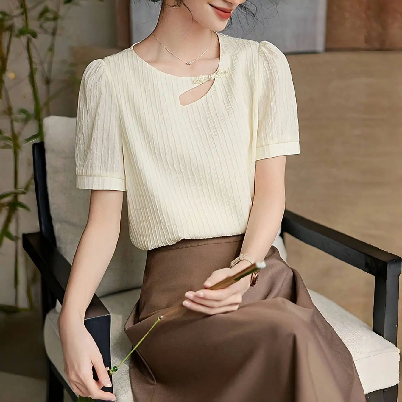 

Шифоновая рубашка на пуговицах в китайском стиле для лета, новый стиль, свежая темпераментная рубашка с пышными рукавами и короткими рукавами, топ для женщин