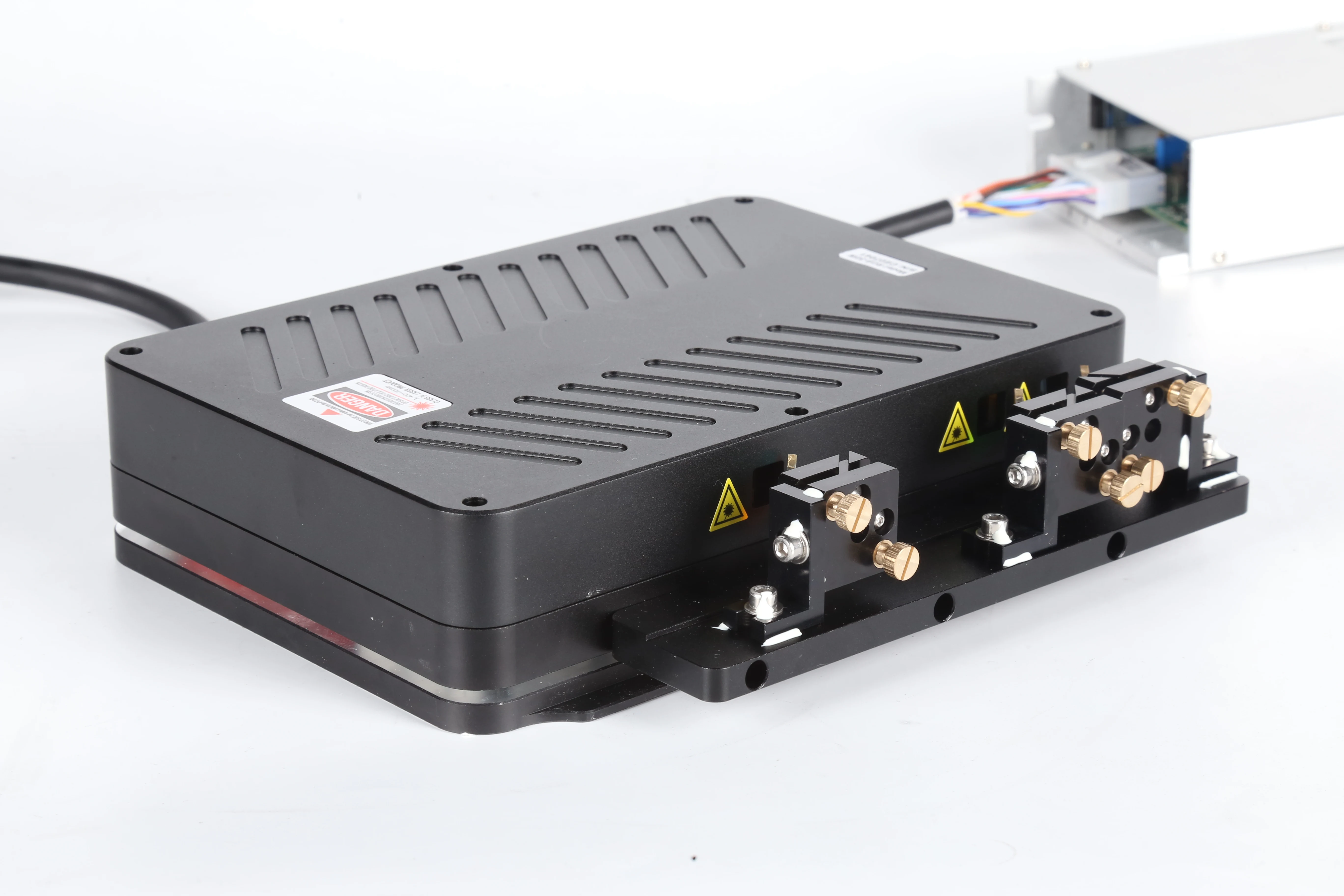 Modul Laser RGB 30W Dirancang Pabrik OPT dengan Kalibrasi Mudah Dudukan 3D R/G/B/ Dichroic