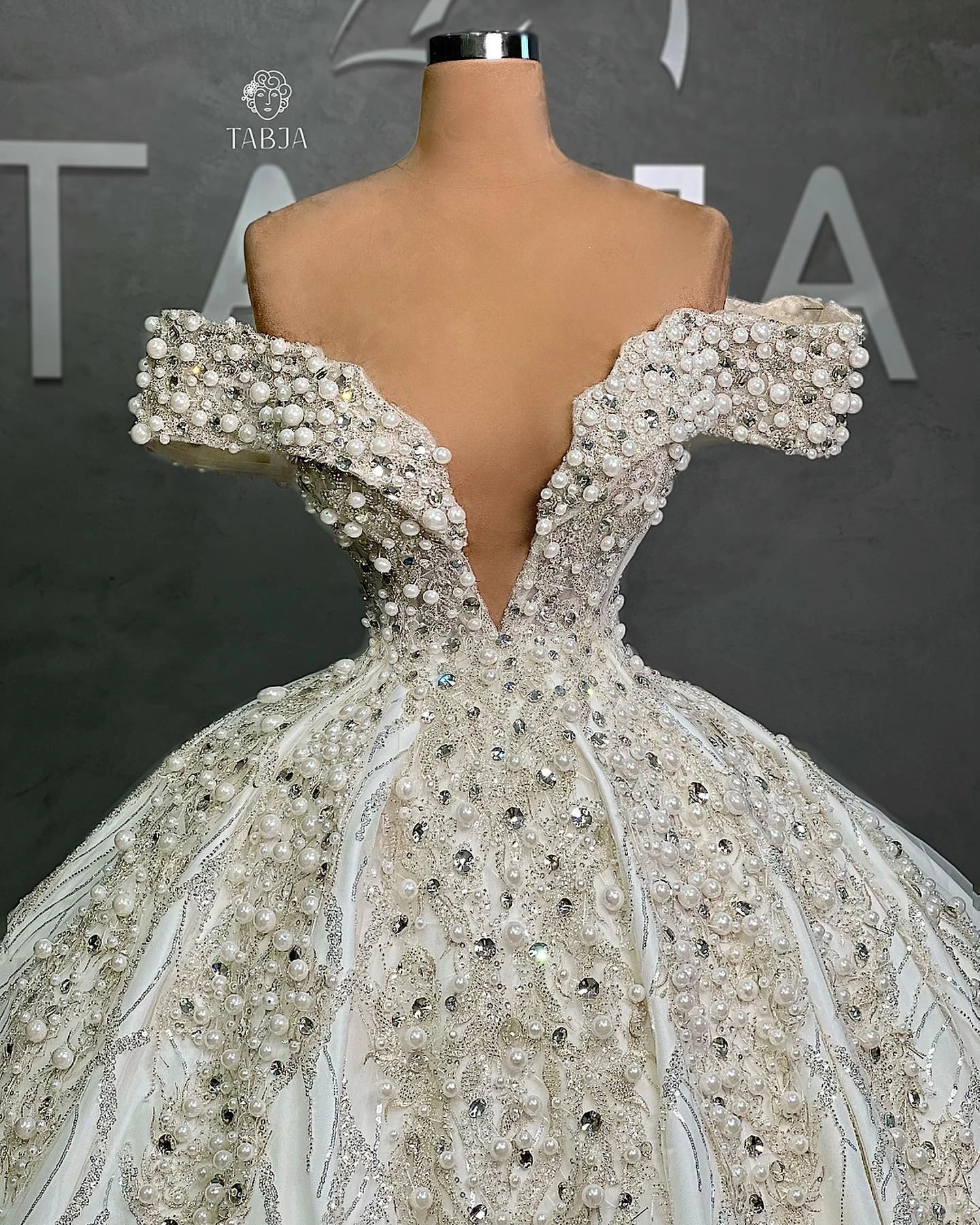 Robe de mariée bohème avec appliques de perles, robe de Rhbohème, dentelle, train de balayage, sur mesure, démarrage, à lacets dans le dos, patients, quoi que ce soit