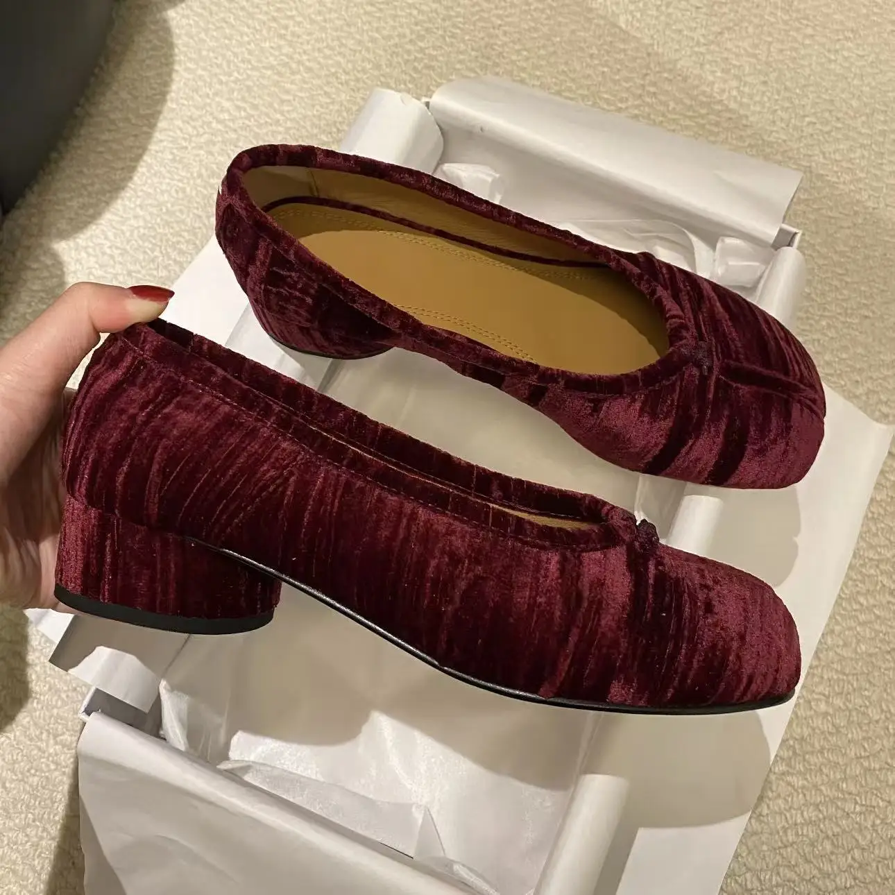 

Ретро-красные замшевые туфли Tibi с разрезом на носке, женские балетки, удобные туфли на массивном каблуке, винтажные дизайнерские плиссированные туфли без застежек