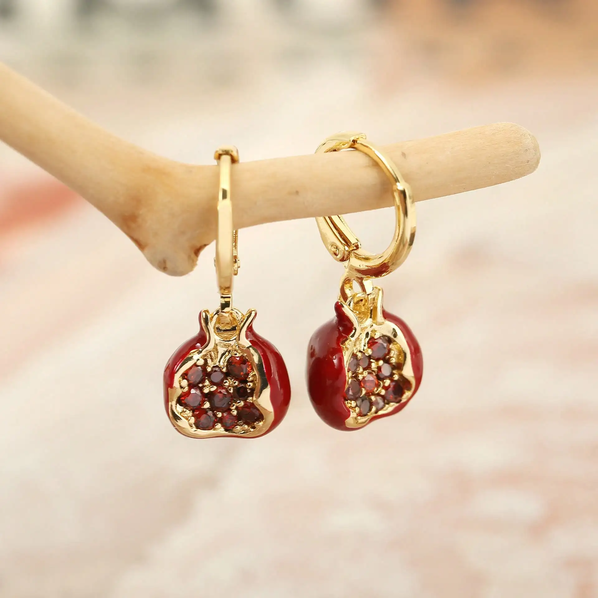 Fashion Anchor Red Pomegranate Pendant Earrings, simple and elegant ear studs, exquisite ladies' ear accessories, suitable gift