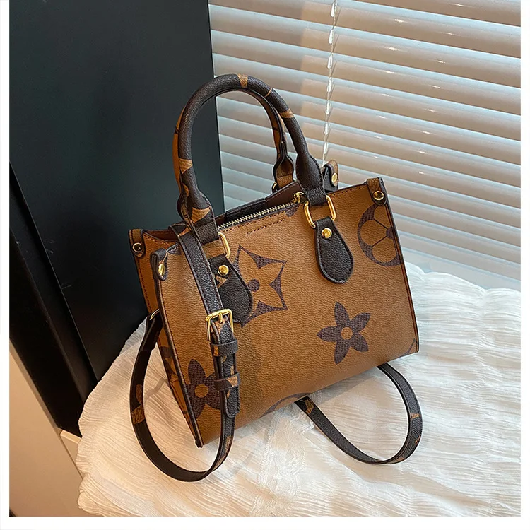 

Винтажная большая сумка с монограммой, весна 2025, просторная холщовая сумка на плечо для женщин, сумка через плечо с принтом в стиле ретро и кошелек с верхней ручкой