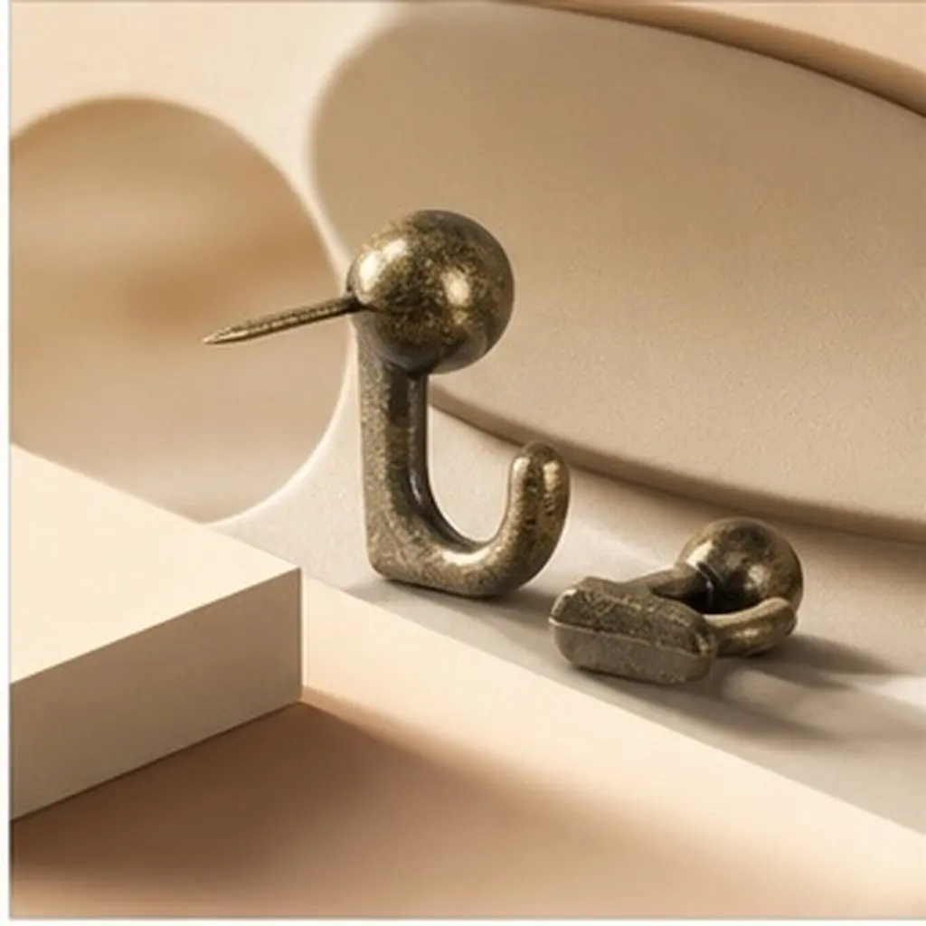 30-pezzi-di-puntine-metalliche-con-gancio-per-appendere-quadri-e-foto-su-lavagna-di-sughero-design-funzionale-ed-estetico