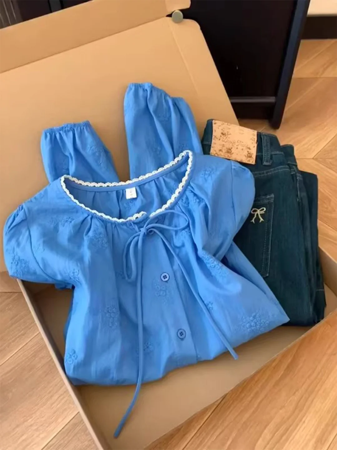 

Blue Embroidered Long Sleeve Shirt Women Early Spring 2026 New Design Sensation Retro Atmosphere Long Sleeve Top French Style...